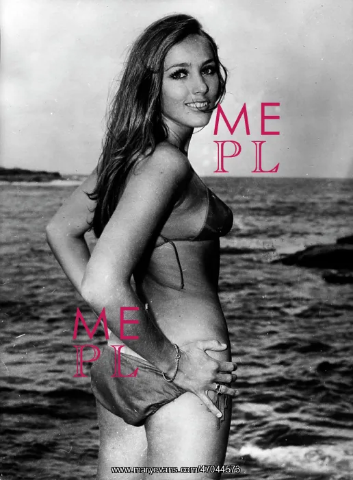  : Girls of the World in Bikini