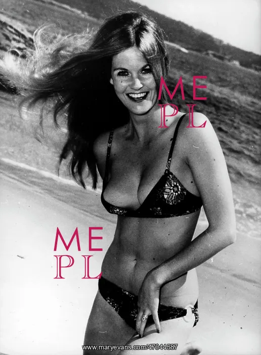 : Girls of the World in Bikini : Girls of the World in Bikini