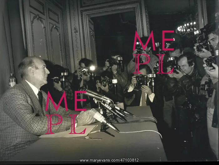 : Giscard d'Estaing at a press conference : Giscard d'Estaing at a press conference