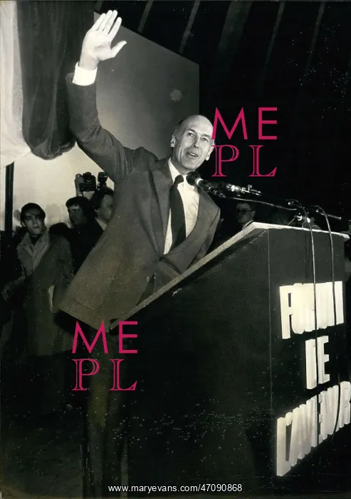 : Giscard d'Estaing speaking to young voters, Porte de Pantin : Giscard d'Estaing speaking to young voters, Porte de Pantin
