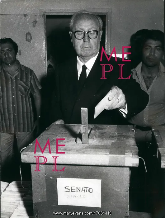 : Giuseppe Saragat of PSDI voting in general elections, Italy : Giuseppe Saragat of PSDI voting in general elections, Italy