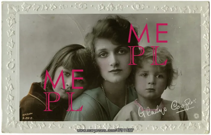 : Gladys Cooper and her children : Gladys Cooper and her children