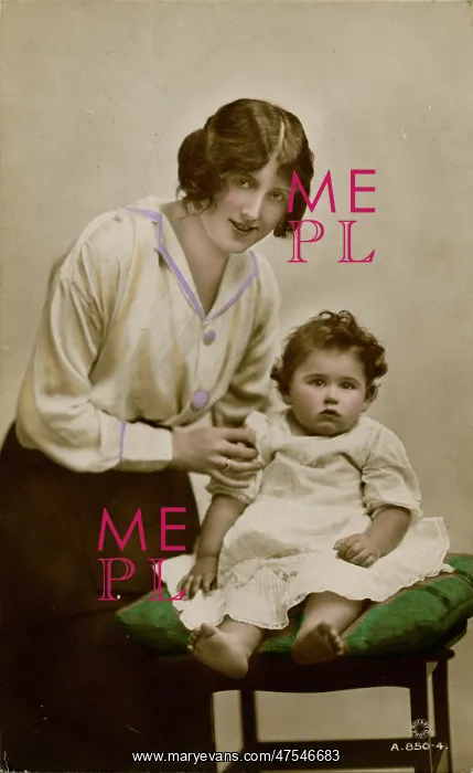 : Gladys Cooper with one of her children : Gladys Cooper with one of her children