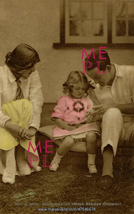 : Gladys Cooper with husband and daughter : Gladys Cooper with husband and daughter