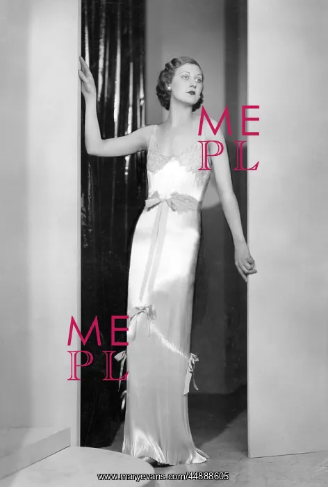  : GLAMOROUS NIGHTIE