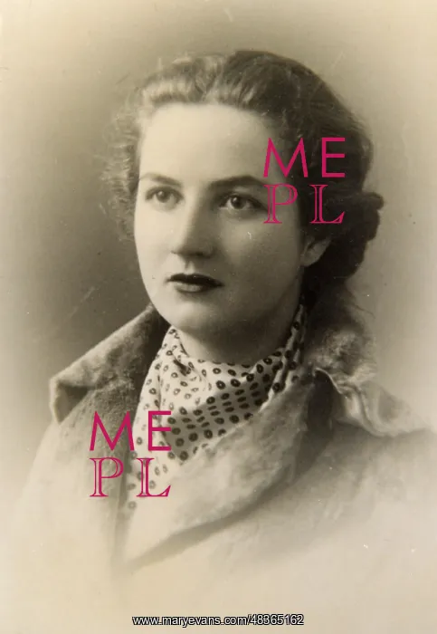  : Glamorous woman with cravat