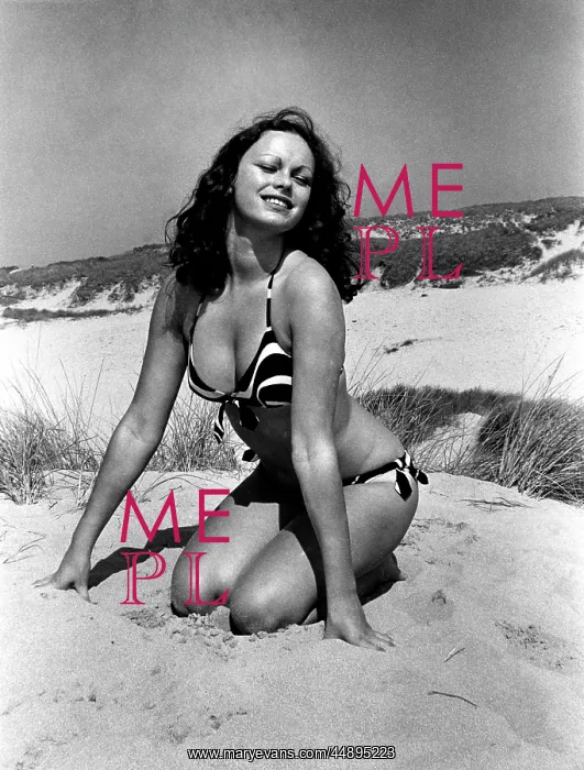: Glamour girl on a beach in Cornwall : Glamour girl on a beach in Cornwall