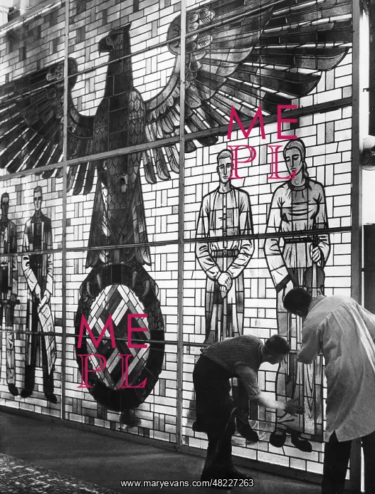 : Glasswork in the German Pavilion at the World Exhibition : Glasswork in the German Pavilion at the World Exhibition