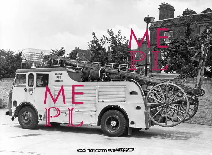: GLC-LFB - Dual purpose pump-escape fire engine : GLC-LFB - Dual purpose pump-escape fire engine