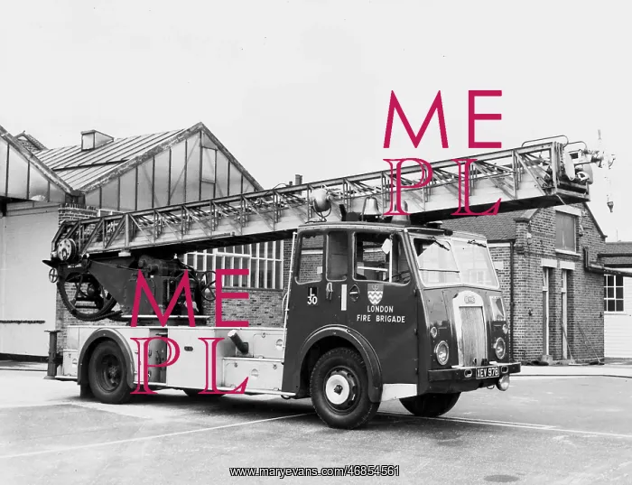  : GLC-LFB - Turntable Ladder at Plaistow