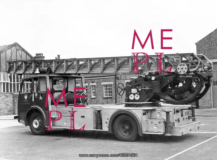 : GLC-LFB - Turntable Ladder at Plaistow : GLC-LFB - Turntable Ladder at Plaistow