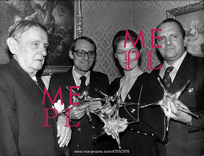 : Glenda Jackson with Georges Auric and others, Paris : Glenda Jackson with Georges Auric and others, Paris