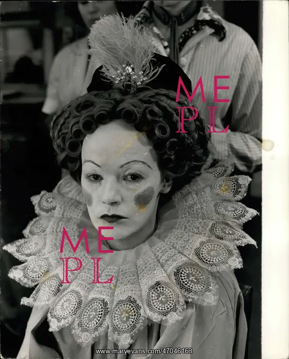 : Glenda Jackson as Queen Elizabeth I : Glenda Jackson as Queen Elizabeth I