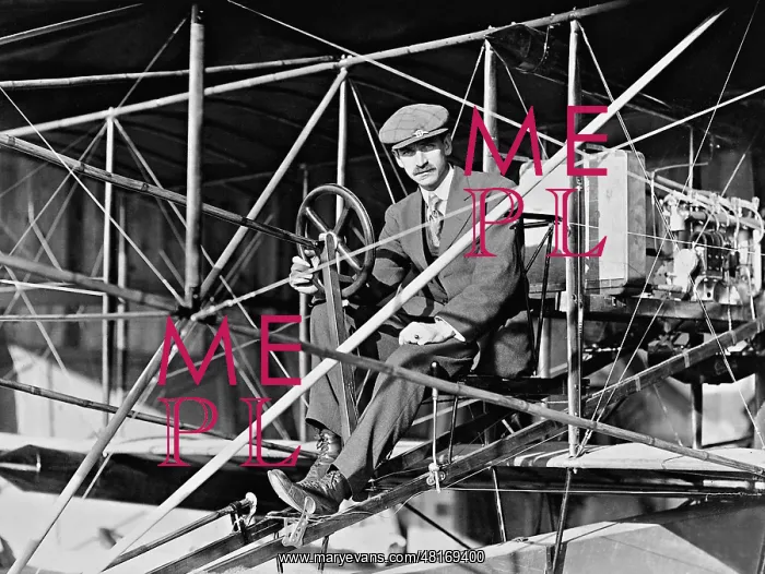 : Glenn Curtiss in his plane, 1909 : Glenn Curtiss in his plane, 1909