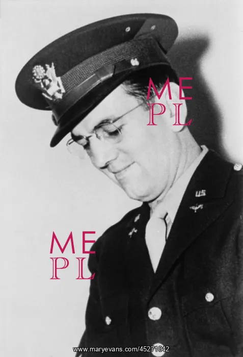: Glenn Miller, bandleader in the swing era, in : Glenn Miller, bandleader in the swing era, in