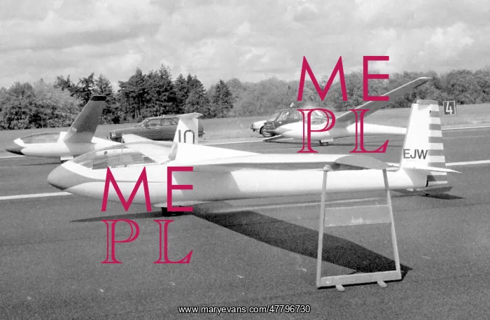 : Glider - Issoire D7 Iris EJW - Lasham airfield : Glider - Issoire D7 Iris EJW - Lasham airfield