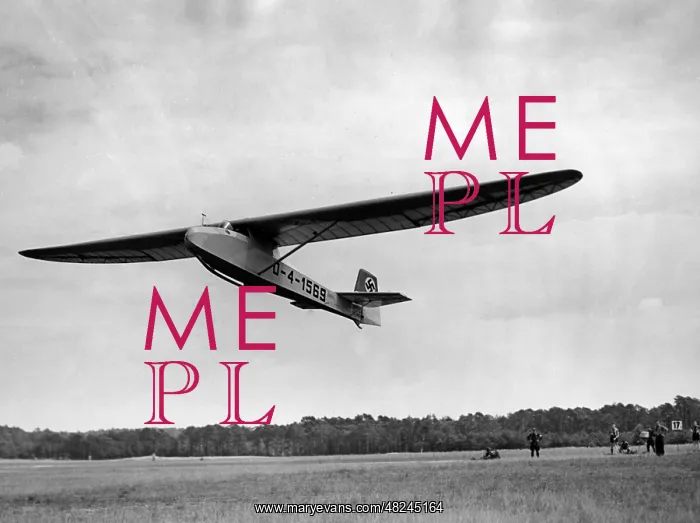 : Glider in Trebbin, 1943 : Glider in Trebbin, 1943