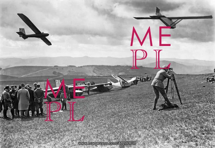 : Gliding competition in the Rhoen Mountains, 1923 : Gliding competition in the Rhoen Mountains, 1923