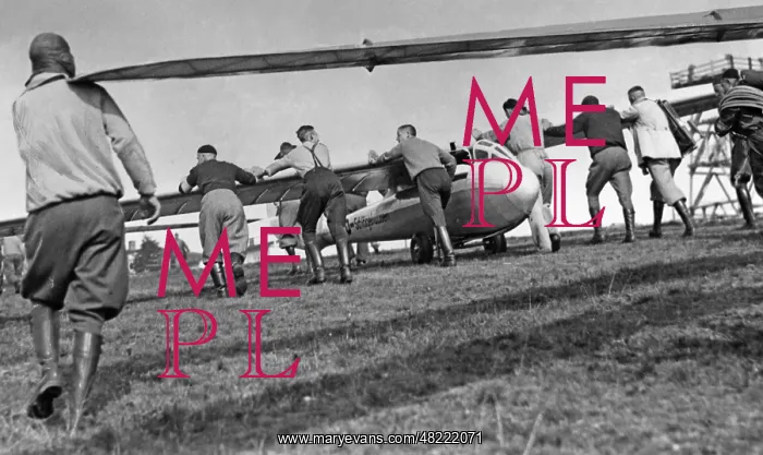 : Gliding in the Rhoen Mountains, 1934 : Gliding in the Rhoen Mountains, 1934