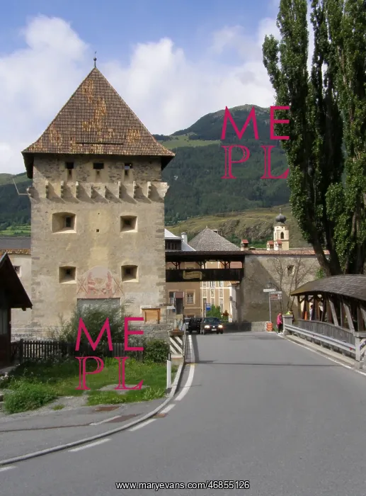  : Glorenza, gateway to medieval town