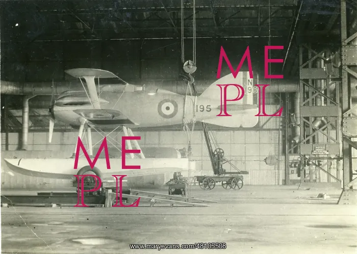 : Gloster IIIB, N195, being weighed : Gloster IIIB, N195, being weighed