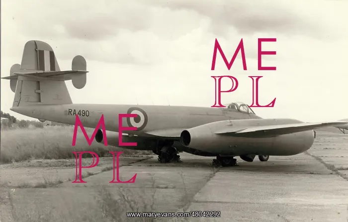 : Gloster Meteor F4 RA490 : Gloster Meteor F4 RA490