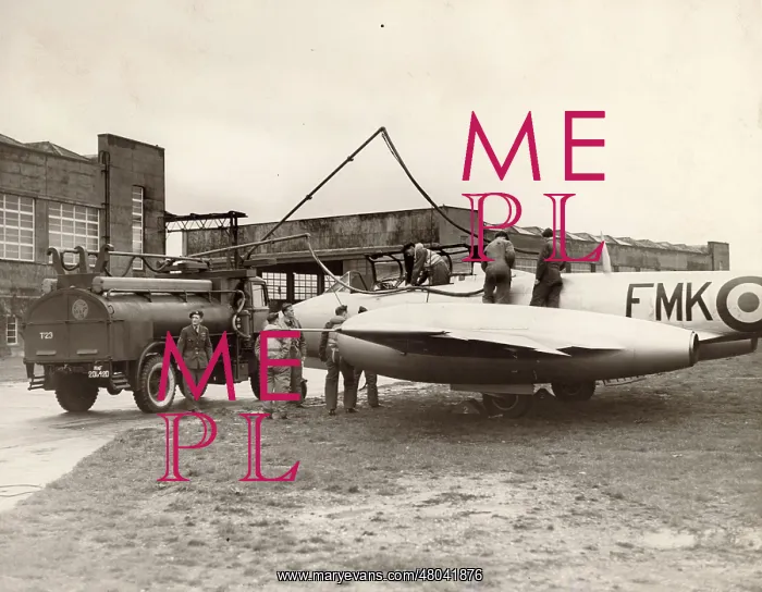 : A Gloster Meteor T7 is refuelled : A Gloster Meteor T7 is refuelled