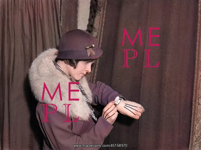 : GLOVE WRIST WATCH : GLOVE WRIST WATCH