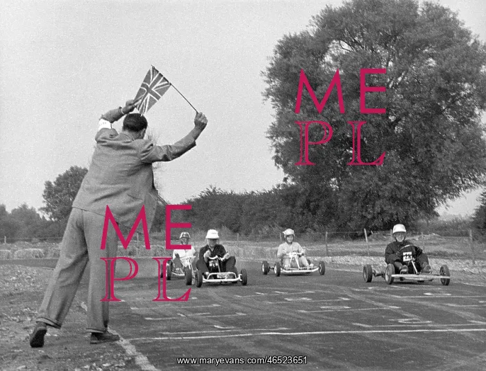 : GO-KART RACE 1950S : GO-KART RACE 1950S