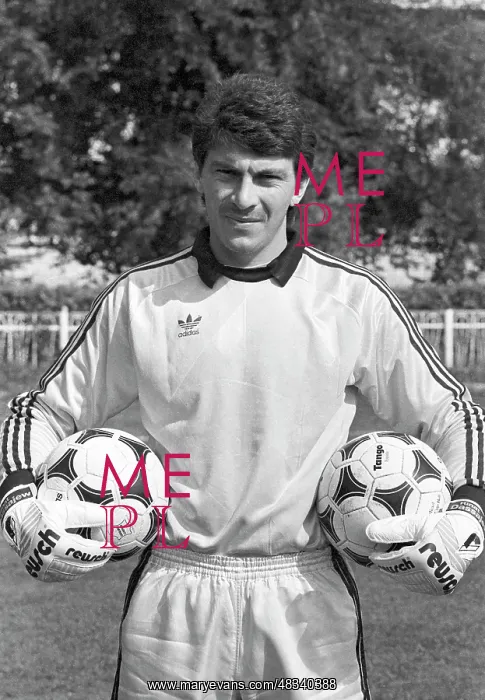 : Goalkeeper Rinat Dasaev, 1988 : Goalkeeper Rinat Dasaev, 1988