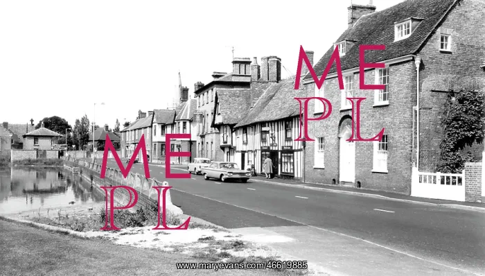  : Godmanchester, the Causeway c1955