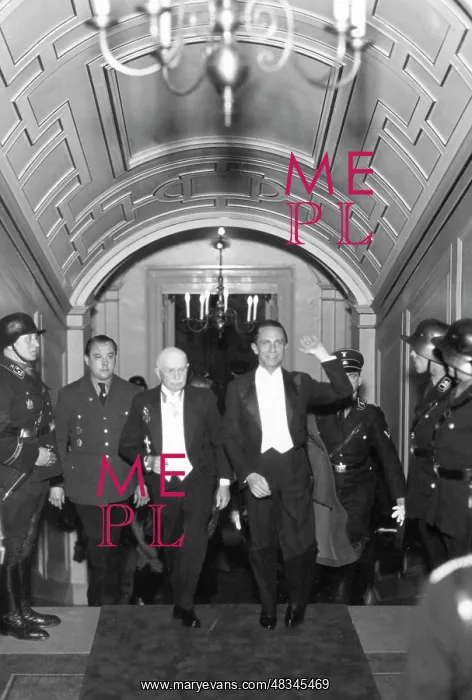 : Goebbels with the General Director of the Saechsische : Goebbels with the General Director of the Saechsische