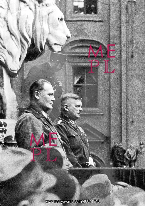 : Goering and Roehm before the Feldherrnhalle : Goering and Roehm before the Feldherrnhalle