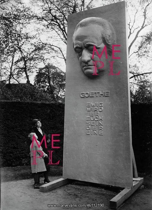  : Goethe Monument