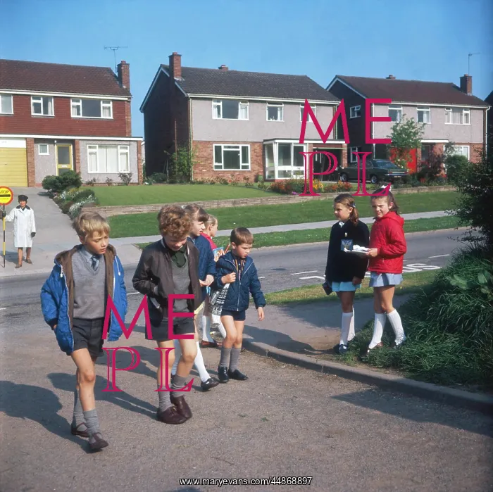 : GOING TO SCHOOL 1960S : GOING TO SCHOOL 1960S