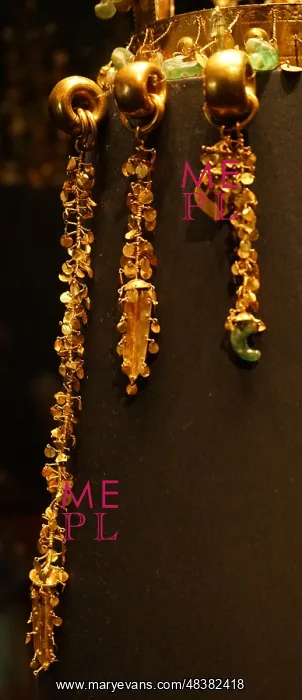 : The Gold crown of Silla from Hwangnamdaechong : The Gold crown of Silla from Hwangnamdaechong