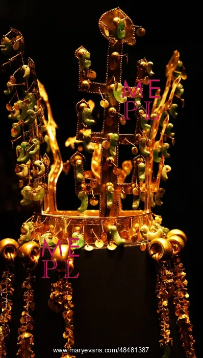 : The Gold crown of Silla from Hwangnamdaechong : The Gold crown of Silla from Hwangnamdaechong
