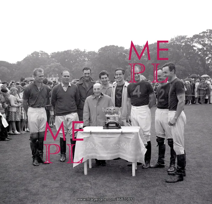 : Gold Cup winners Windsor Park and finalists at Cowdray Park : Gold Cup winners Windsor Park and finalists at Cowdray Park