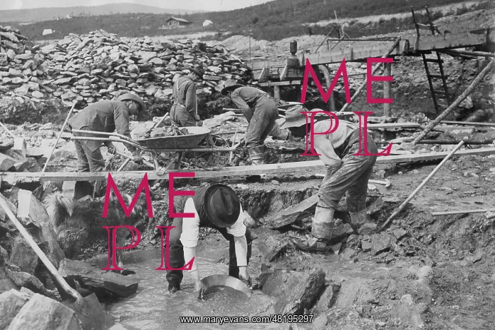 : Gold diggers in Alaska, 1930 : Gold diggers in Alaska, 1930