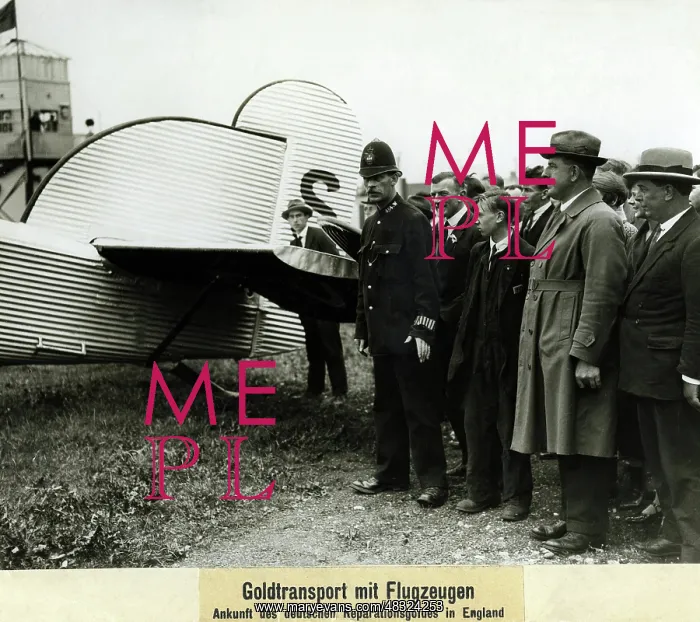 : Gold transport to England, around the 1920s : Gold transport to England, around the 1920s