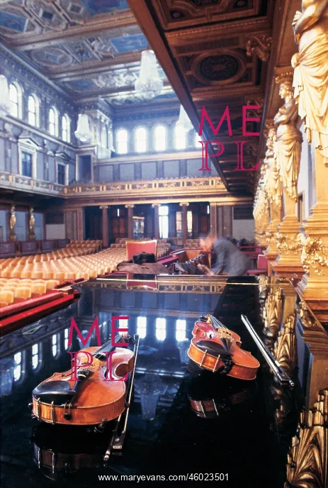  : Golden hall