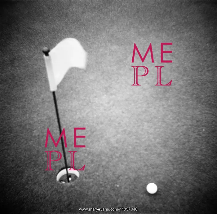  : GOLF BALL ON PUTTING GREEN WITH FLAG MARKER IN