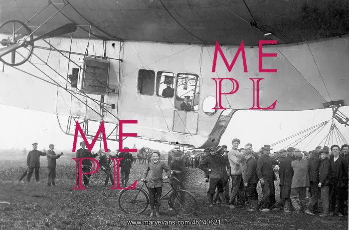 : Gondola of the airship Veeh, 1913 : Gondola of the airship Veeh, 1913