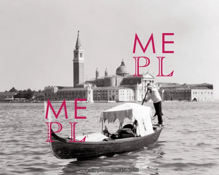 : Gondola with Canopy and Gondolier in Canal Di : Gondola with Canopy and Gondolier in Canal Di