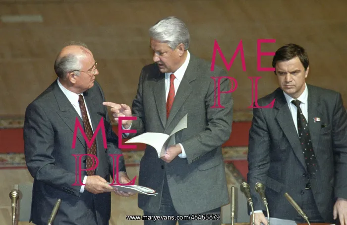 : Gorbachev and Yeltsin meet with MPs. 1991 : Gorbachev and Yeltsin meet with MPs. 1991
