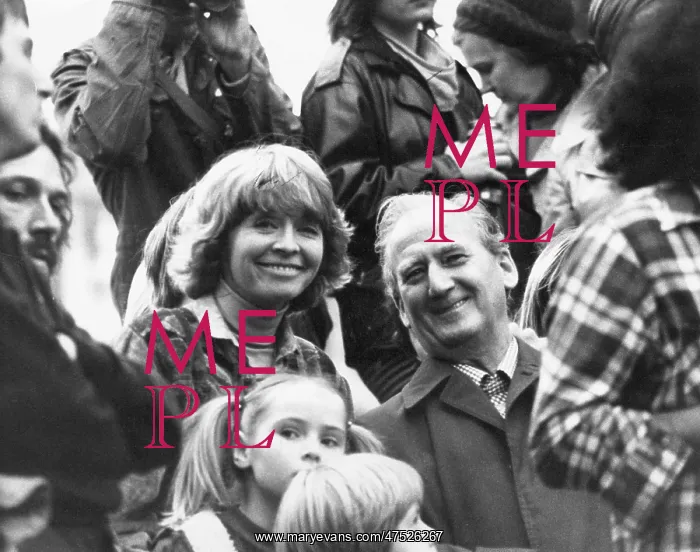 : Gordon McLennan with Susannah York : Gordon McLennan with Susannah York
