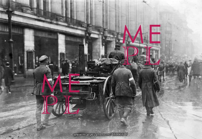 : Government-loyal troops in the Jerusalemer Strasse in Berlin : Government-loyal troops in the Jerusalemer Strasse in Berlin
