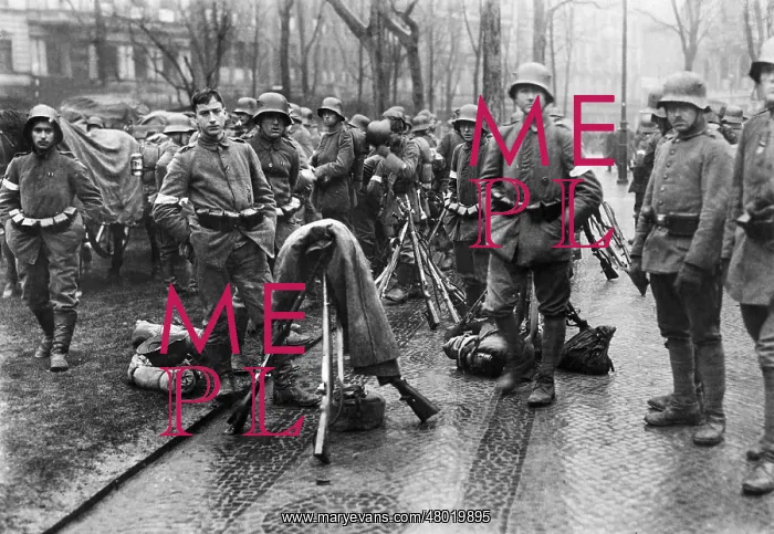 : Government troops march in Berlin, 1919 : Government troops march in Berlin, 1919