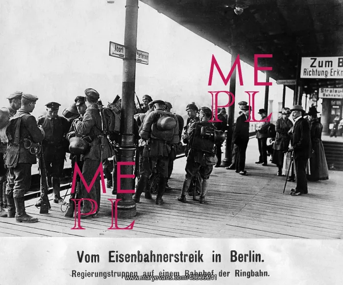 : Government troops at a railway station of the Ringbahn, 1919 : Government troops at a railway station of the Ringbahn, 1919