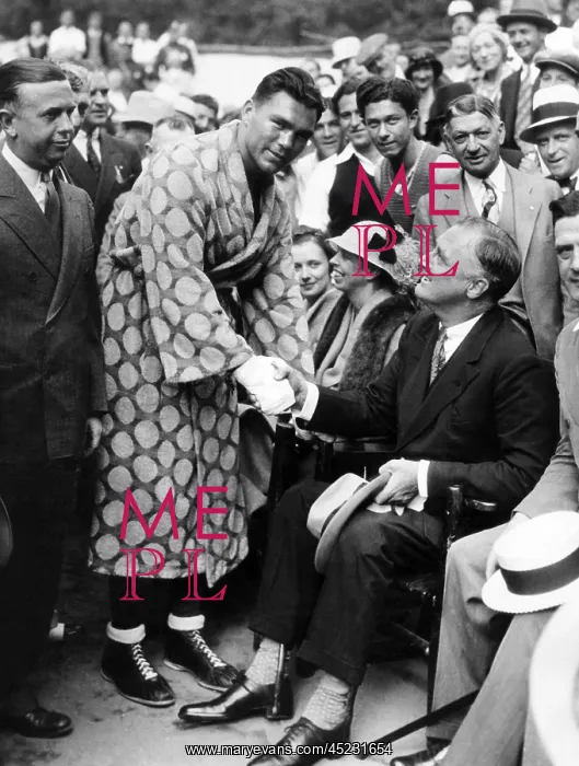 : Governor Franklin D. Roosevelt shaking hands ? : Governor Franklin D. Roosevelt shaking hands ?